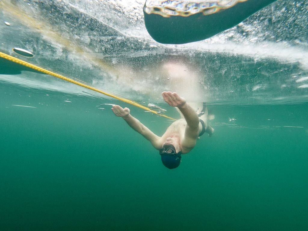 Freediving Ice pod ledem barbora na jeden nádech apneasite