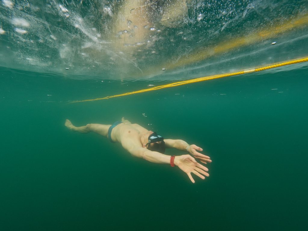 Freediving Ice pod ledem barbora na jeden nádech apneasite