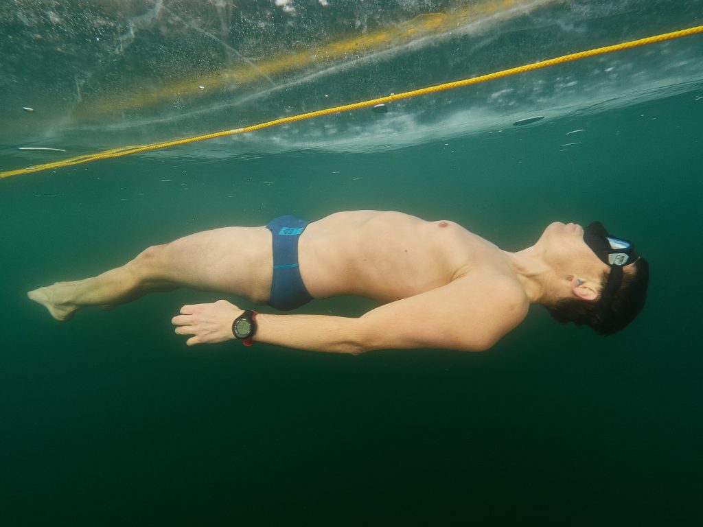 Freediving Ice pod ledem barbora na jeden nádech apneasite