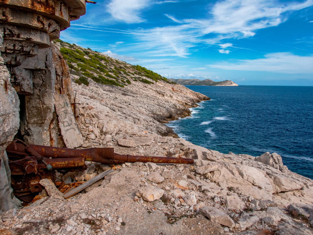 Lastovo cannon fort lighthouse struga yugoslavia 